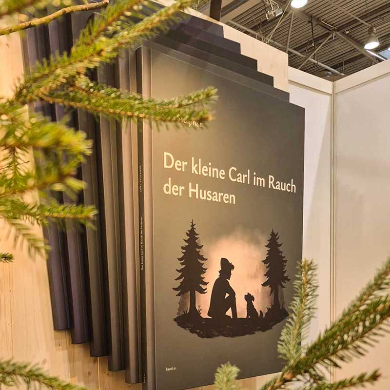 Mehrere Carl & Strups Bücher am Messestand