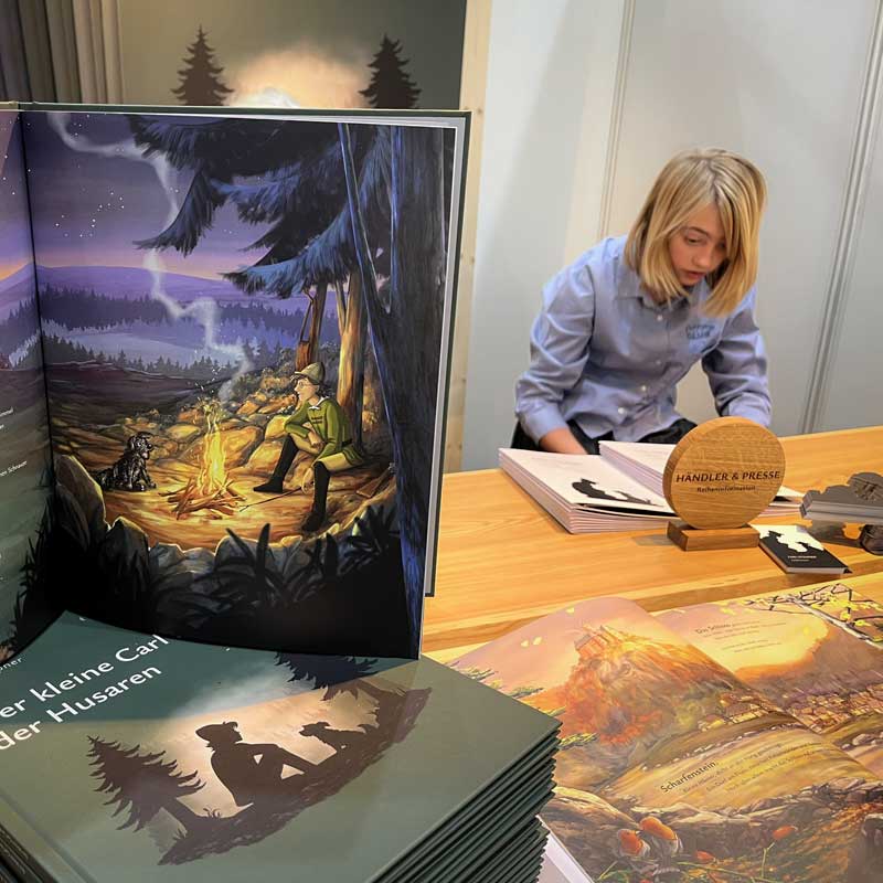 Carl-&-Strups-Bücher und Signiervorbereitung am Messestand