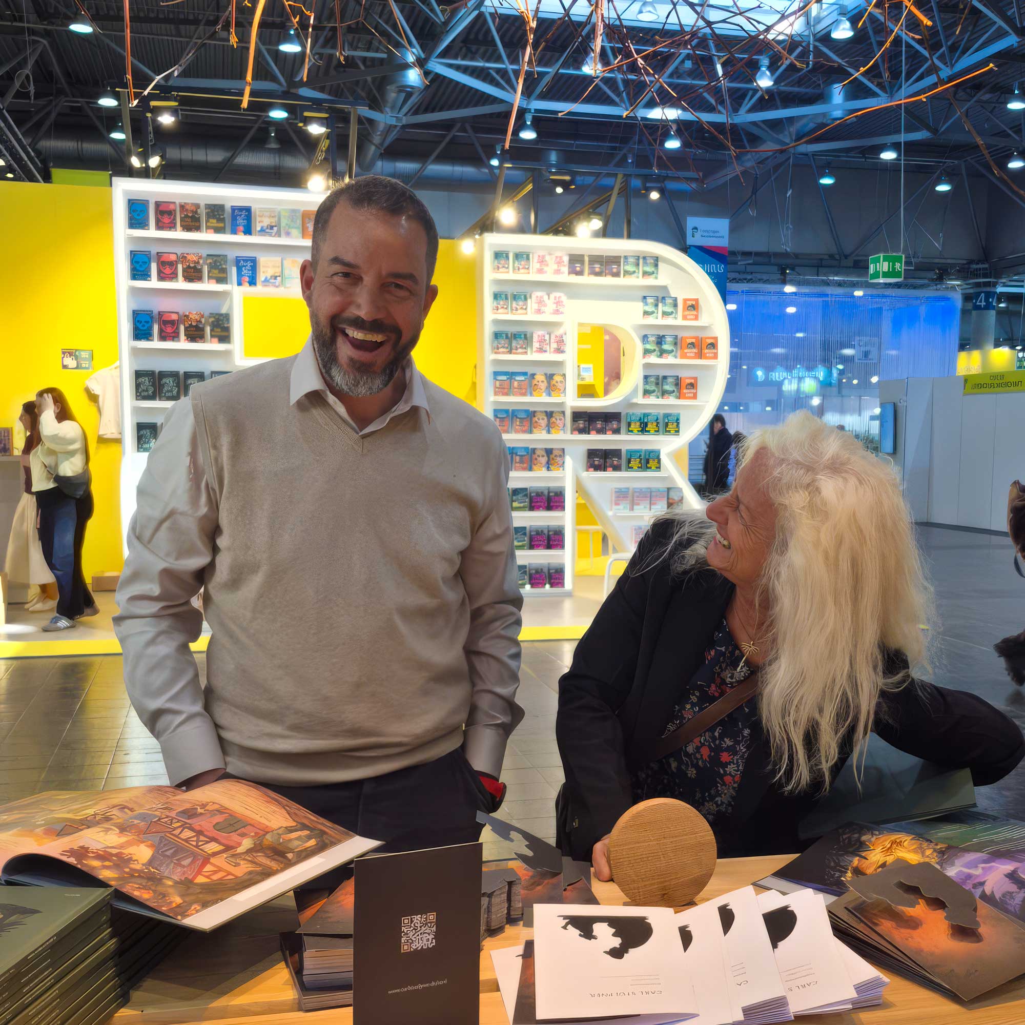 Carl & Strups bei der Signieraktion am Messestand