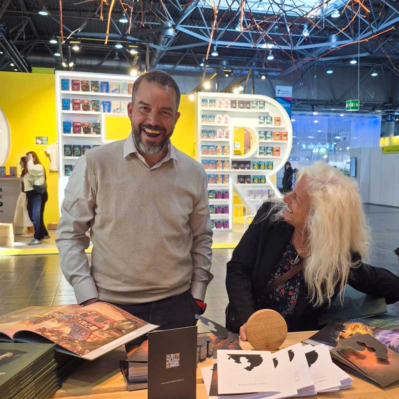Carl & Strups bei der Signieraktion am Messestand